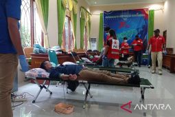 UPT KLHK Papua Barat tutup peringatan HUT RI dengan donor darah