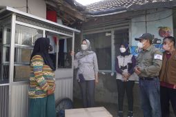 Pemkot Batu serahkan bansos dan sarana usaha untuk PKH-KPM