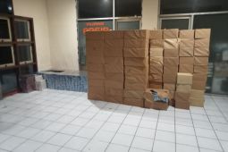 Kejar-mengejar di tol, Bea Cukai Kediri hentikan mobil angkut rokok ilegal