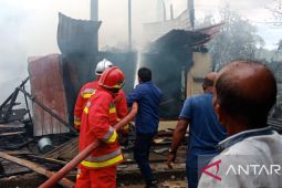 Rumah panggung Aceh milik Tgk Bulqaini hangus terbakar