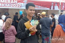 Warga Ambon antusias lakukan penukaran uang kertas Tahun Emisi 2022
