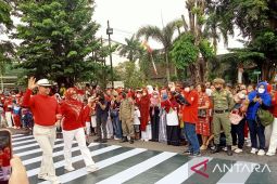 Wali Kota Jambi bergaya di Siginjai Fashion Week