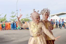 Peringati Hari Kemerdekaan RI, DSLNG gelar lomba parade baju adat