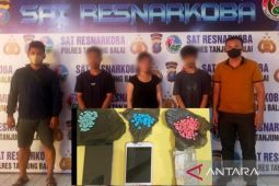 "Tiga Sekawan" kompak ditangkap polisi karena ekstasi