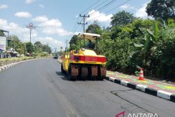 Pemerintah Belitung aspal ulang jalan nasional sambut G20