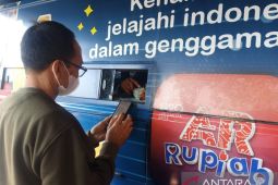 100 orang tukar uang baru di Pasar Kreneng Denpasar