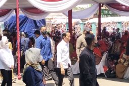 Warga Sidoarjo merasa terharu pertama kali bertemu Pak Jokowi