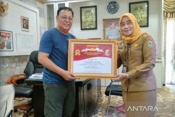Ministry presents two awards to South Kalimantan for FMD handling