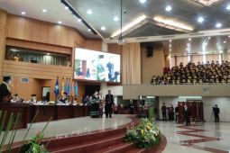 Ayah Mendiang Brigadir Yoshua terima ijazah dari Universitas Terbuka