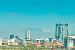 Senin ini Surabaya cerah, hujan berpotensi di sejumlah kota besar di Indonesia