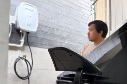 Gunakan Layanan "Home Charging" Untuk Mobil Listrik, Joshua Suherman Nikmati Promo PLN 'Super Everyday'