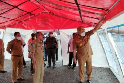 Paulus Waterpauw datangi posko tanggap darurat bencana di Kota Sorong
