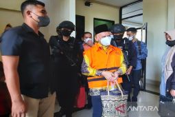 Bupati HSU nonaktif terima putusan hakim 8 tahun penjara