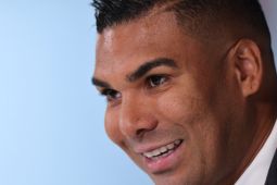 Raphael Varane jamin Casemiro cocok main di Liga Inggris