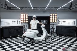 "Justin Bieber x Vespa" paduan desain buatan Justin Bieber untuk Vespa