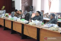 Komisi I DPRD HSS minta regrouping sekolah tidak menyulitkan siswa