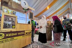 Gubernur Khofifah dorong percepatan transformasi digital pelaku UMKM