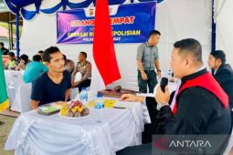 Terjaring razia polisi, puluhan pengguna jalan di Aceh Barat jalani sidang ditempat