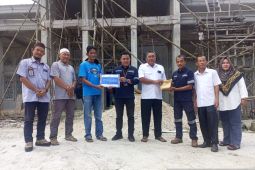 Masjid Baitul Muslim Desa Ranggi Asam terima bantuan dari PT Timah Tbk