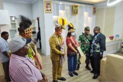 Bernhard Rondonuwu menjalankan tugas Mendagri guna kedamaian kabupaten Maybrat