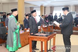 Sumadi resmi anggota DPRD Banjarbaru