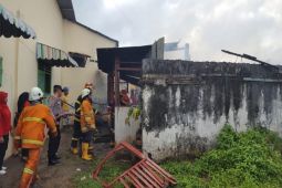 Satu unit rumah semi permanen terbakar di Tebing Tinggi
