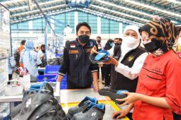 Khofifah lepas ekspor 14 ribu pasang sepatu ke China