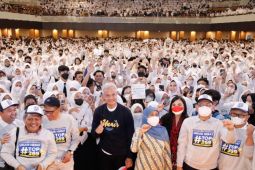 Dipanggil "Tugiman" oleh mahasiswa Unair, Ganjar Pranowo tertawa