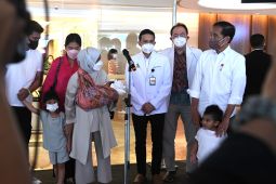 Jokowi jemput cucu barunya yang dinamai Panembahan Al Saud Nasution