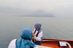 Tinggi asap kawah Gunung Anak Krakatau capai 150 meter