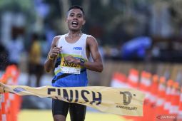 Rikki Simbolon catat debut manis meraih medali emas lari 10.000 meter putra