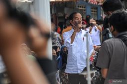 Jokowi minta relawan tidak buru-buru beri dukungan untuk 2024