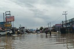 Bagian jalan lintas Bengkulu-Sumatera Barat ditutup akibat banjir