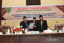 Bupati sampaikan rancangan perubahan KUA dan PPAS 2022 ke DPRD Tapsel