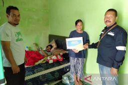 PT Timah serahkan bantuan biaya pengobatan untuk Salbiah