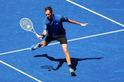 Bangkit dari ketertinggalan, Medvedev singkirkan Zverev