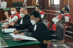 Kuasa hukum terdakwa minta polisi tangkap DPO kasus robot "trading" Viral Blast