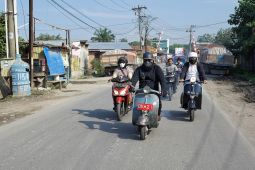 Keren, Wakil Wali Kota Aulia Rachman naiki vespa ke Balai Kota