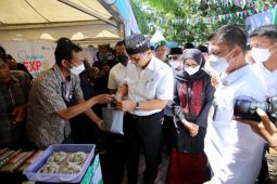 Menko Luhut hadiri "Expo UMKM Binaan Pesantren" di Banyuwangi
