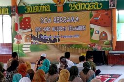 Ratusan guru TK Tulungagung doa bersama untuk sejawatnya yang meninggal kecelakaan