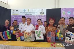 Pemkab Bengkayang dapat bantuan gerakan kesenian masuk sekolah
