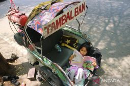 Belajar di atas becak