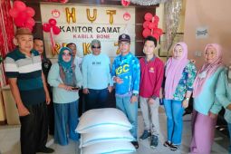Sekda Bone Bolango serahkan bantuan untuk korban banjir