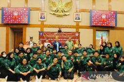 Isba Jaya cetak sejarah duduki gedung DPR RI