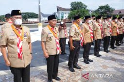 Bupati Asahan terima penghargaan Lencana Melati, Ketua Kwarcab Asahan Lencana Darma Bakti