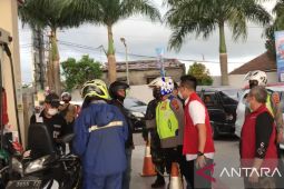 Ratusan personel kepolisian masih disiagakan di sejumlah SPBU di Sukabumi