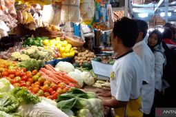 Pascakenaikan BBM, harga bahan pokok di Jember relatif stabil