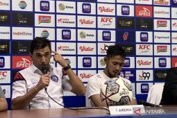 Manajemen Arema FC istirahatkan pelatih Eduardo Almeida setelah dievaluasi
