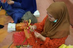 30 disabilitas Pontianak dapat pelatihan membuat tempat telur hias
