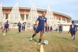 Pemain Persipura Jayapura Ricardo Salampessy kantongi sertifikat pelatih A AFC